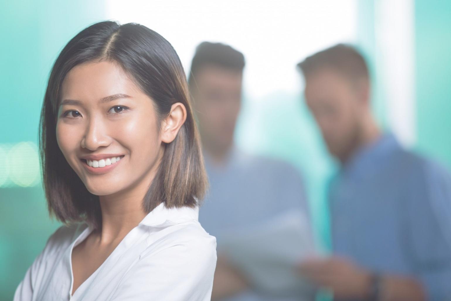 Espace de travail créatif où naissent les idées innovantes